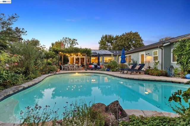 3425 Canfield Dr, Danville, CA 94526
