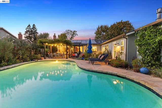 3425 Canfield Dr, Danville, CA 94526