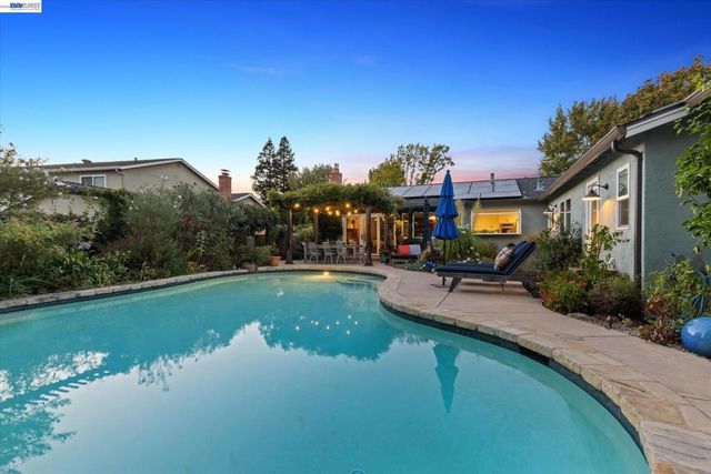 3425 Canfield Dr, Danville, CA 94526