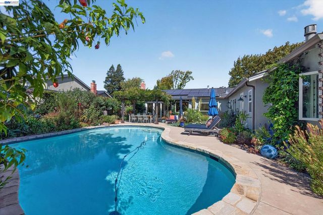 3425 Canfield Dr, Danville, CA 94526