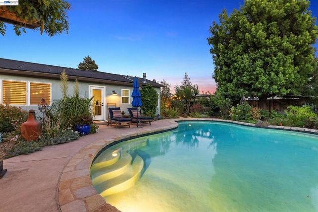 3425 Canfield Dr, Danville, CA 94526
