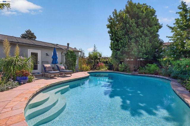 3425 Canfield Dr, Danville, CA 94526