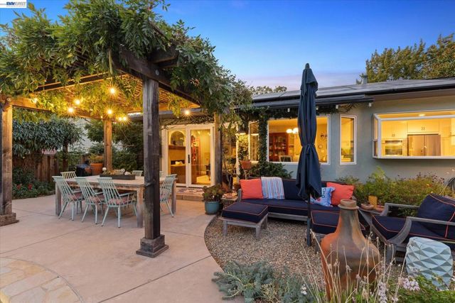 3425 Canfield Dr, Danville, CA 94526