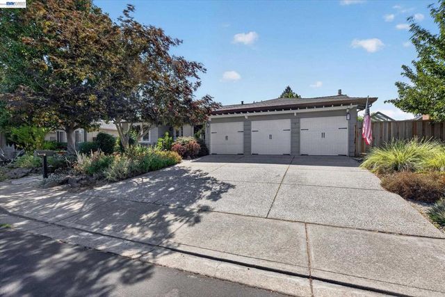 3425 Canfield Dr, Danville, CA 94526