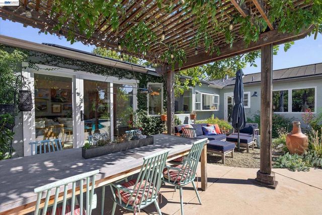3425 Canfield Dr, Danville, CA 94526