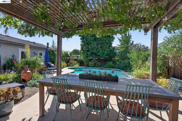 3425 Canfield Dr, Danville, CA 94526