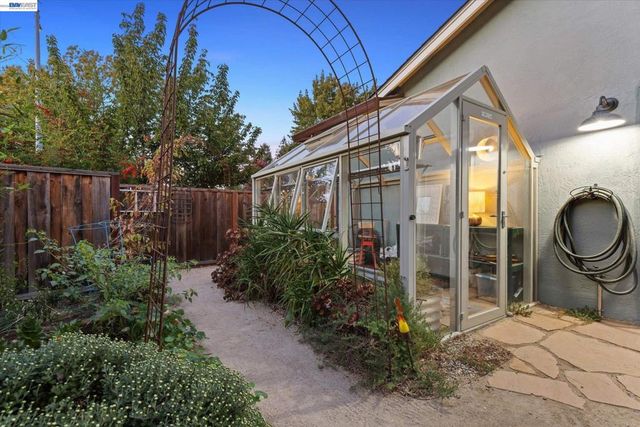 3425 Canfield Dr, Danville, CA 94526