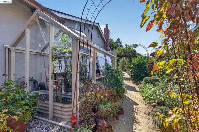 3425 Canfield Dr, Danville, CA 94526
