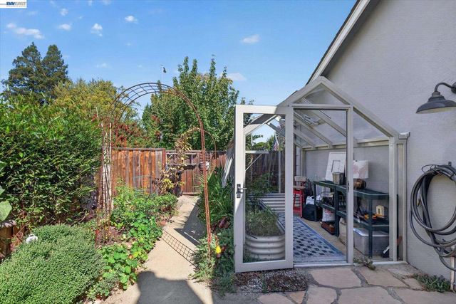 3425 Canfield Dr, Danville, CA 94526