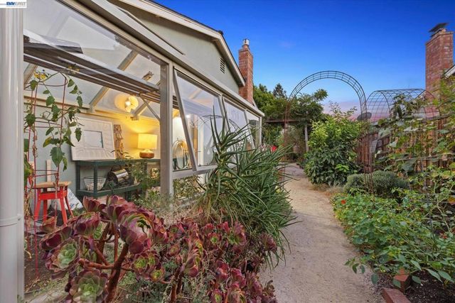 3425 Canfield Dr, Danville, CA 94526