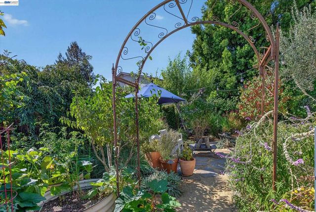 3425 Canfield Dr, Danville, CA 94526