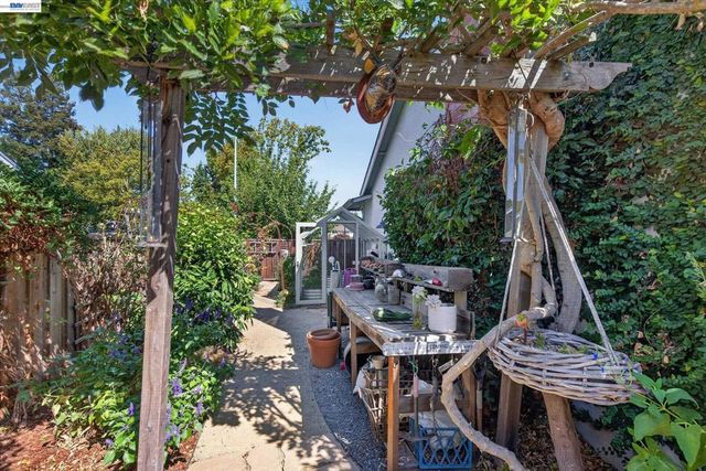 3425 Canfield Dr, Danville, CA 94526