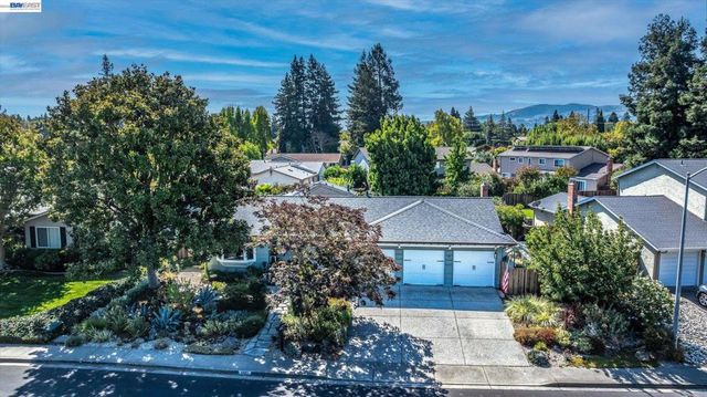 3425 Canfield Dr, Danville, CA 94526