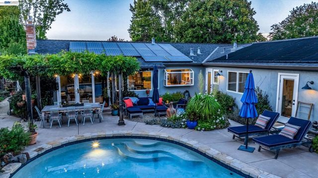 3425 Canfield Dr, Danville, CA 94526