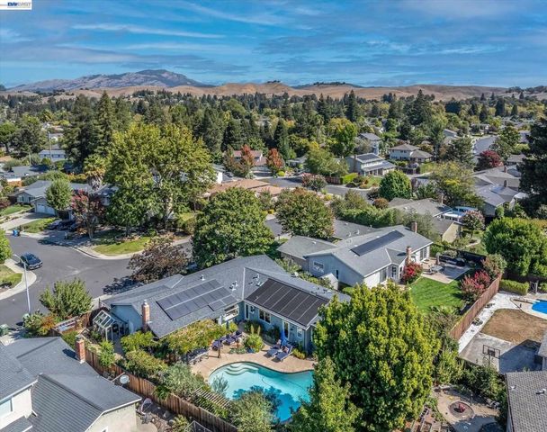 3425 Canfield Dr, Danville, CA 94526