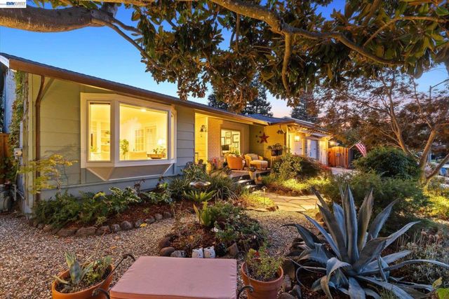 3425 Canfield Dr, Danville, CA 94526
