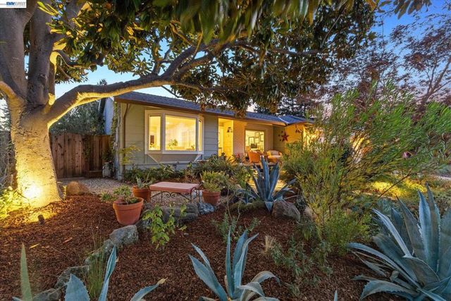 3425 Canfield Dr, Danville, CA 94526