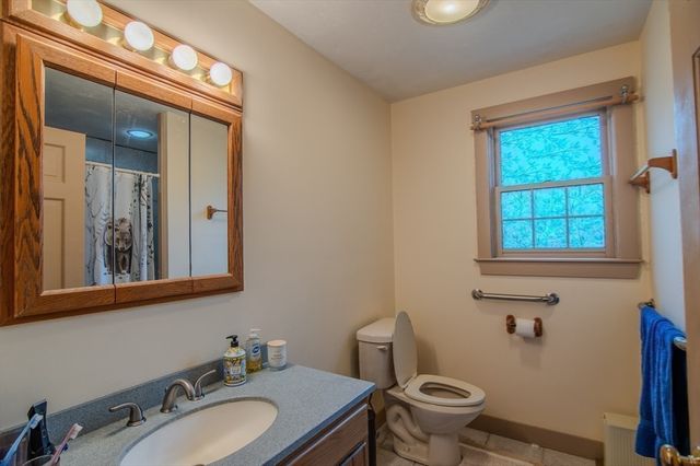 919 Chase Rd, Lunenburg, MA 01462