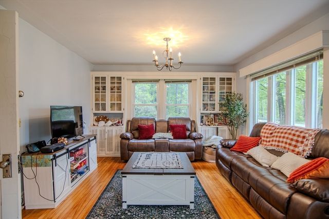 919 Chase Rd, Lunenburg, MA 01462
