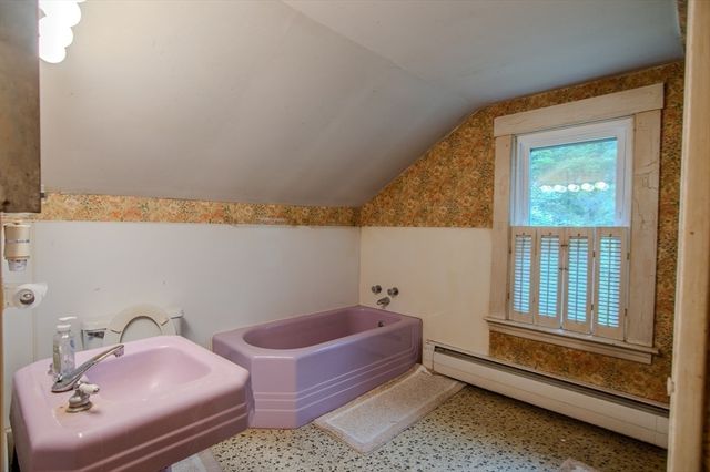 919 Chase Rd, Lunenburg, MA 01462