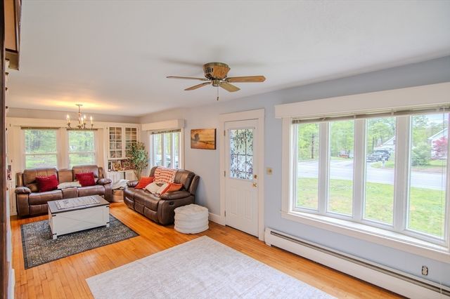 919 Chase Rd, Lunenburg, MA 01462