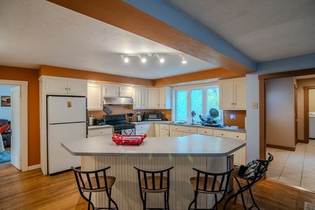 919 Chase Rd, Lunenburg, MA 01462
