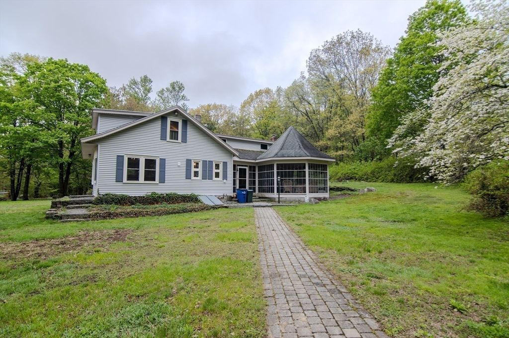 919 Chase Rd, Lunenburg, MA 01462