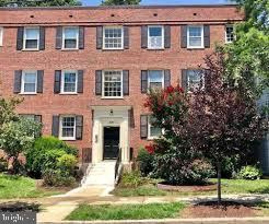 3810 W SE #302, Washington, DC 20020