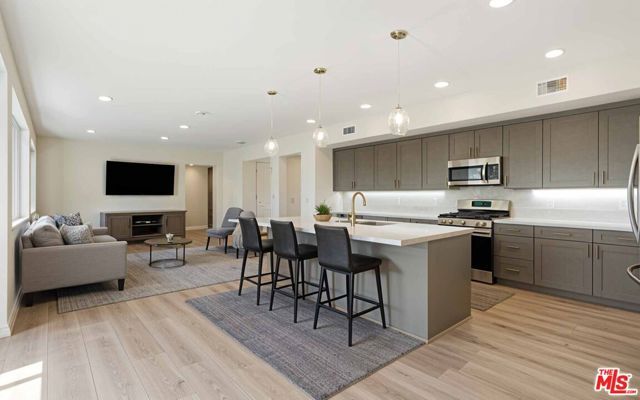 2850 Wagon Wheel Road 401, Oxnard, CA 93036