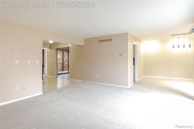 29332 Wellington Road W, Southfield, MI 48034