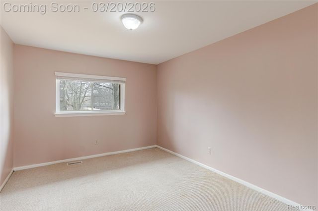 29332 Wellington Road W, Southfield, MI 48034