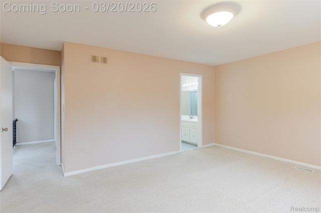 29332 Wellington Road W, Southfield, MI 48034