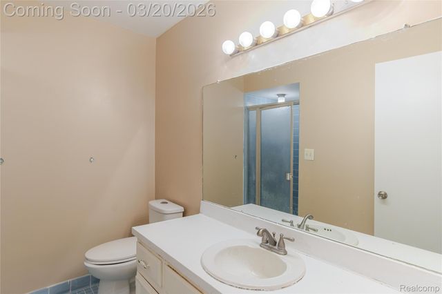 29332 Wellington Road W, Southfield, MI 48034