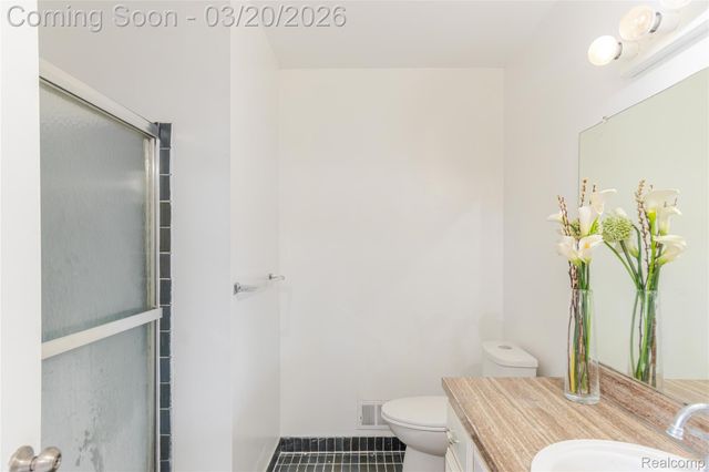 29332 Wellington Road W, Southfield, MI 48034