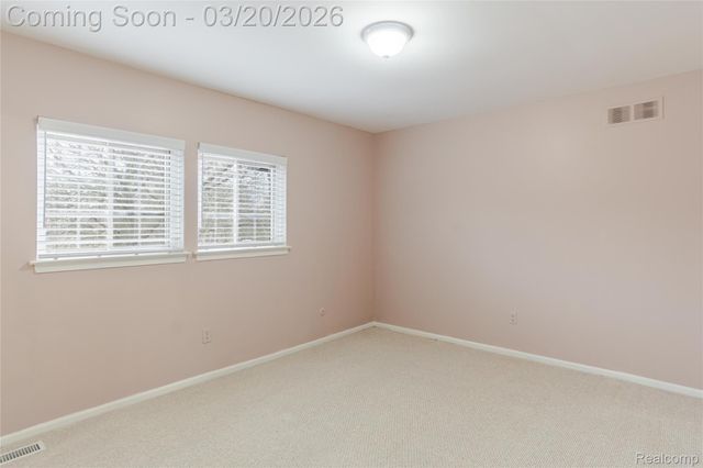 29332 Wellington Road W, Southfield, MI 48034