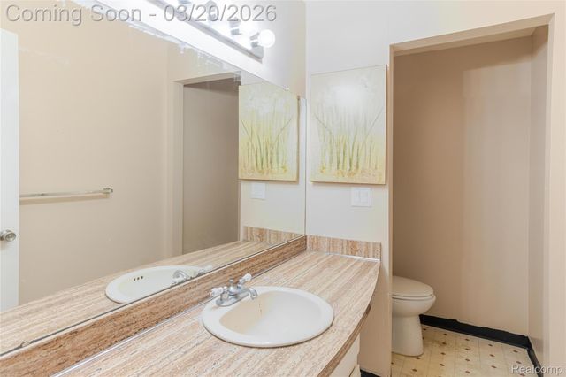 29332 Wellington Road W, Southfield, MI 48034