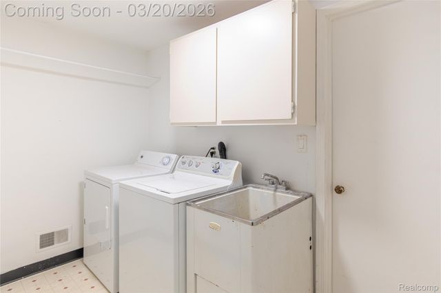 29332 Wellington Road W, Southfield, MI 48034