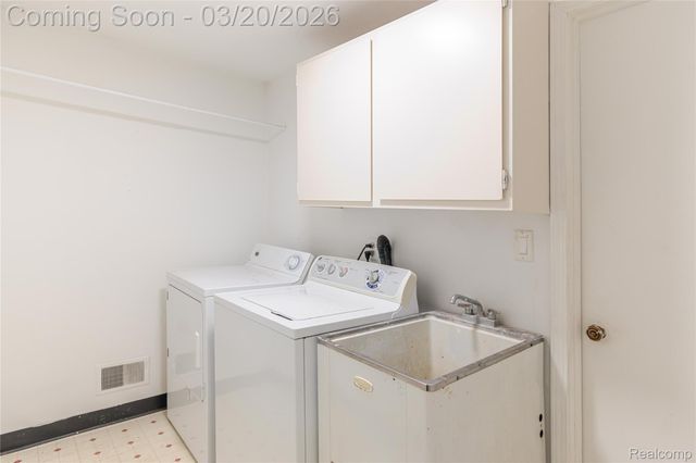 29332 Wellington Road W, Southfield, MI 48034