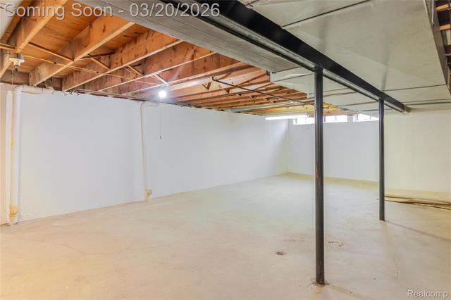 29332 Wellington Road W, Southfield, MI 48034