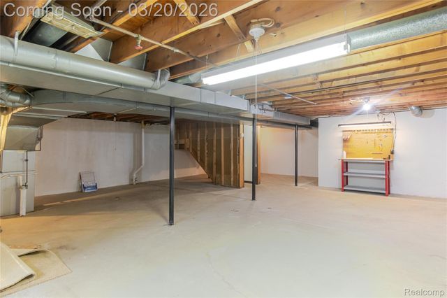 29332 Wellington Road W, Southfield, MI 48034