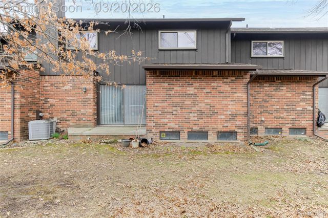 29332 Wellington Road W, Southfield, MI 48034