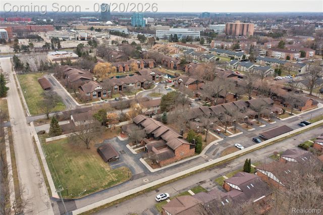 29332 Wellington Road W, Southfield, MI 48034