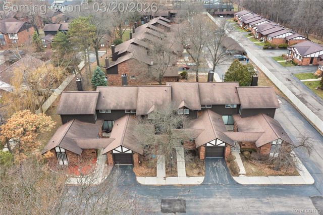 29332 Wellington Road W, Southfield, MI 48034