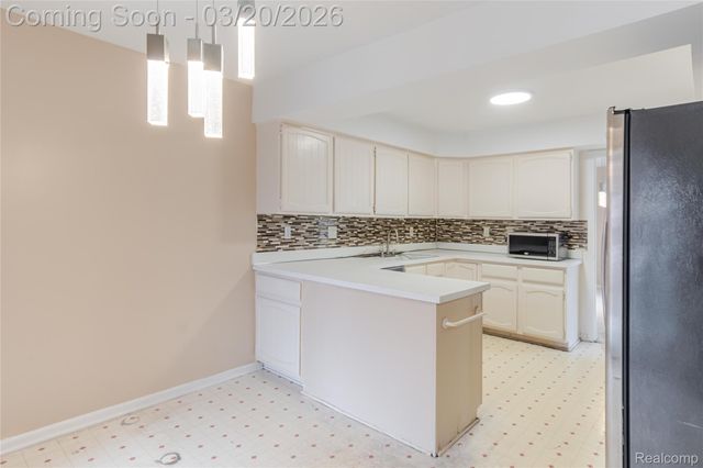 29332 Wellington Road W, Southfield, MI 48034