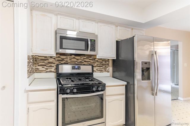 29332 Wellington Road W, Southfield, MI 48034