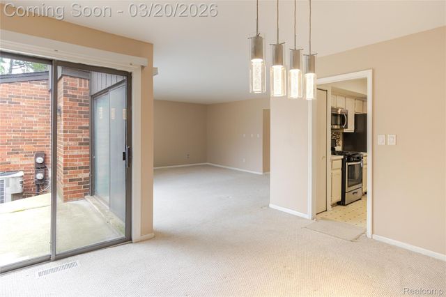 29332 Wellington Road W, Southfield, MI 48034