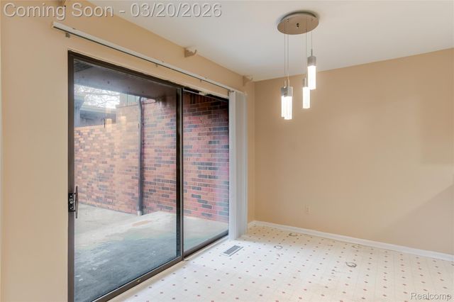 29332 Wellington Road W, Southfield, MI 48034