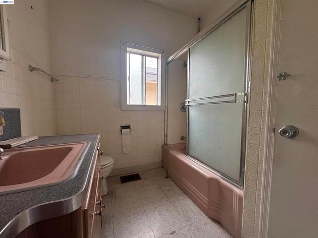 3420 Laguna Ave, Oakland, CA 94602