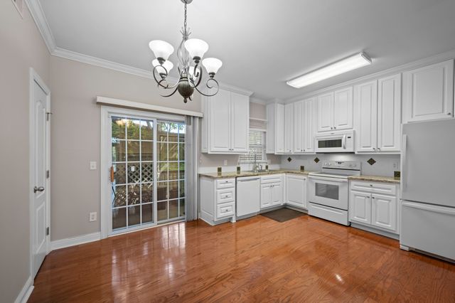 6952 Highway 70 S Apt 129, Nashville, TN 37221