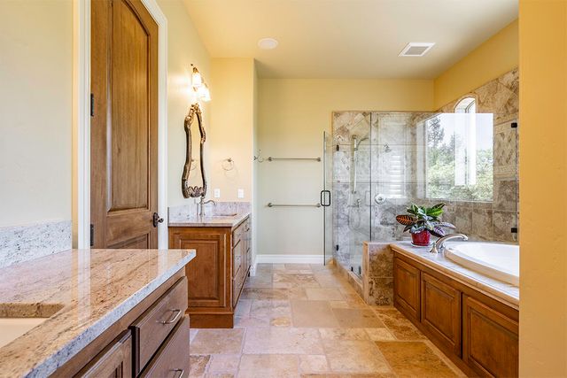 4506 Pinnacle Drive, Medford, OR 97504